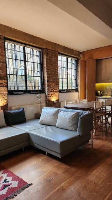 Charming Designer 1 Bed - Check Profile * Londra