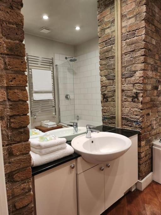Charming Designer 1 Bed - Check Profile * Londra