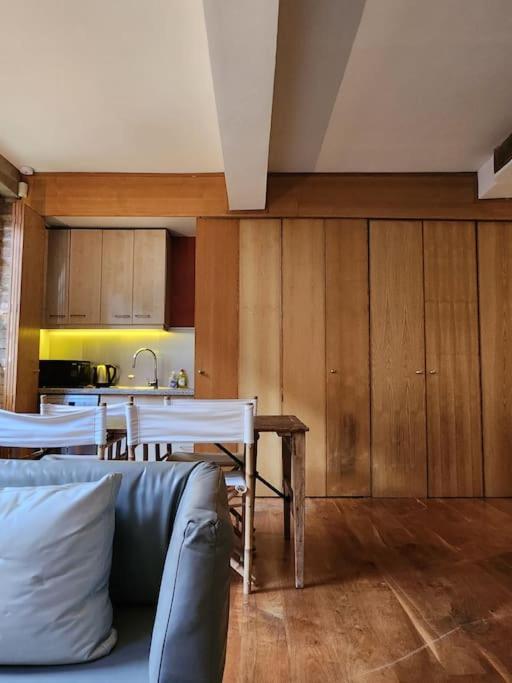 Charming Designer 1 Bed - Check Profile Londra