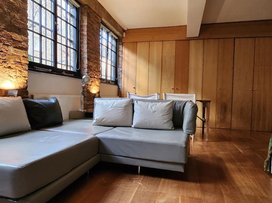 Charming Designer 1 Bed - Check Profile Londra