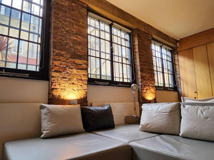 Charming Designer 1 Bed - Check Profile Londra